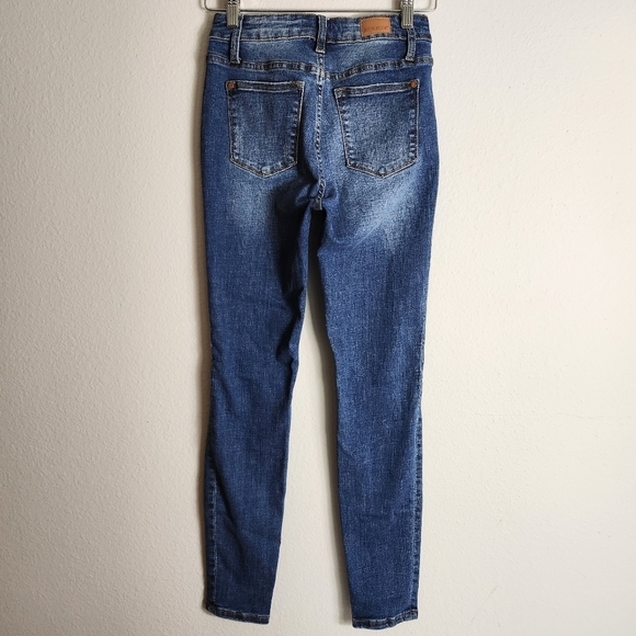 Judy Blue Mid Rise Medium Wash Skinny Jeans w/Thermal Patch Insert-Size 3/26 - Picture 4 of 8
